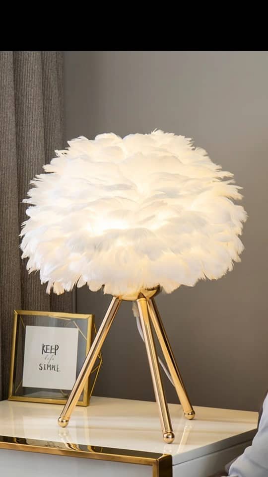 Plume Opulence Table Lamp - Image 3